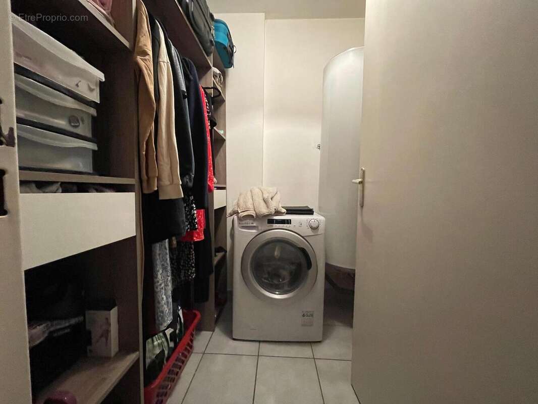   - Appartement à LYON-8E