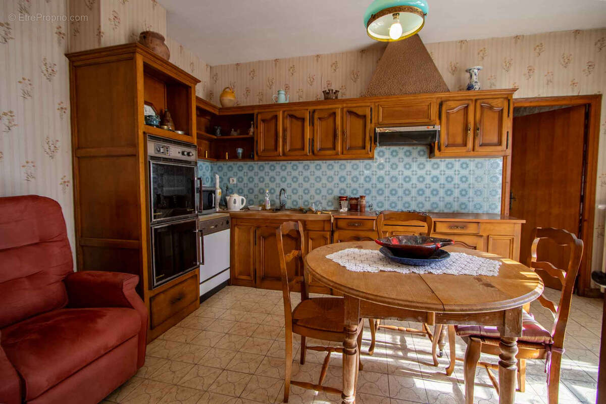 Maison à SAINT-JULIEN-DE-LAMPON