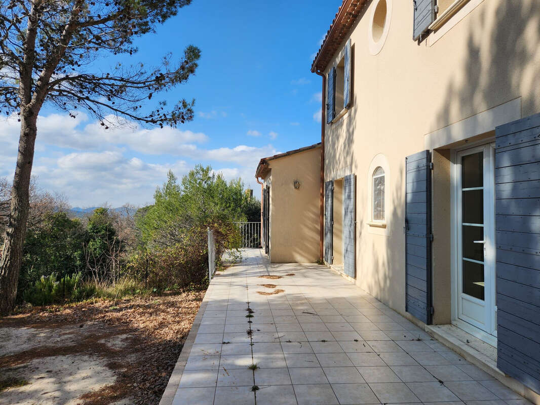 Maison à MERINDOL-LES-OLIVIERS