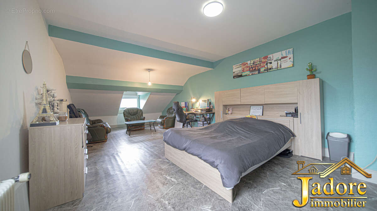 Ensemble immobilier entierement renove - photo 19