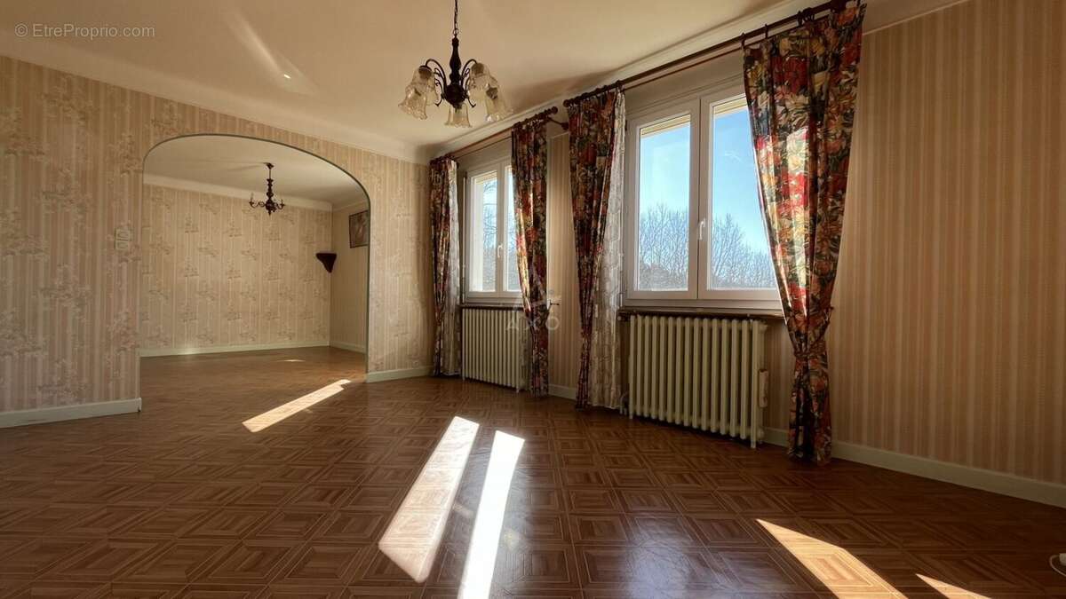 Maison à SAINT-REMY-SUR-DUROLLE