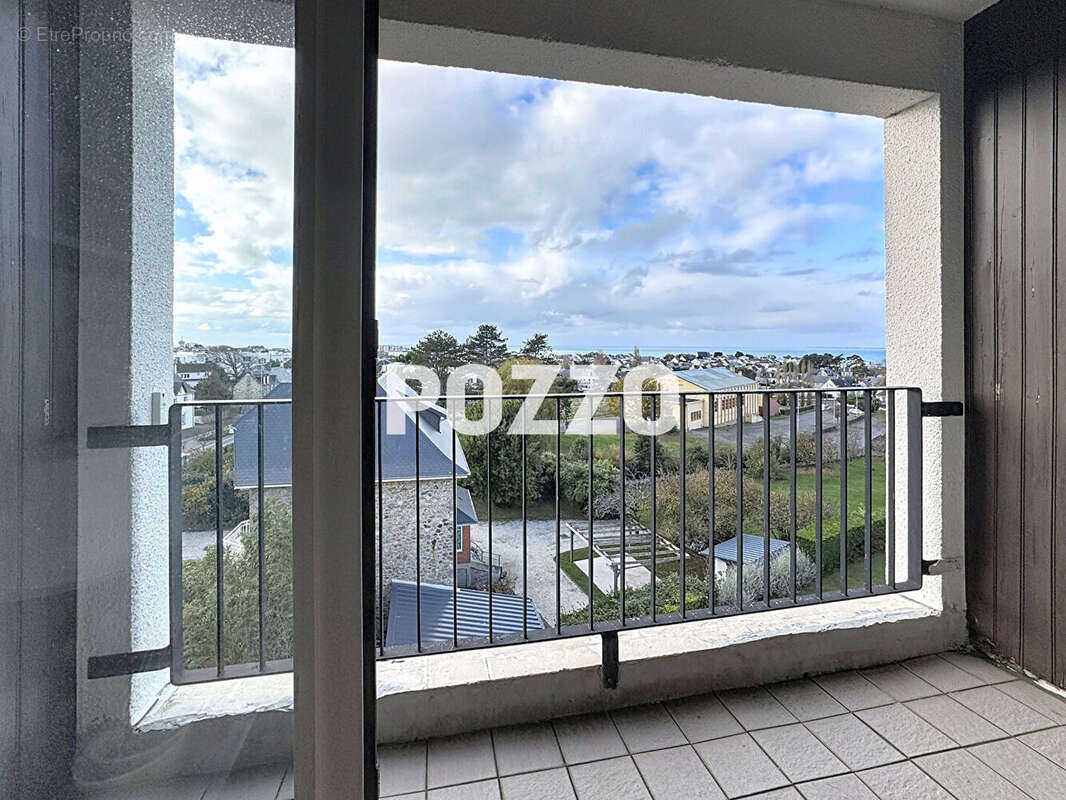 Appartement à DONVILLE-LES-BAINS