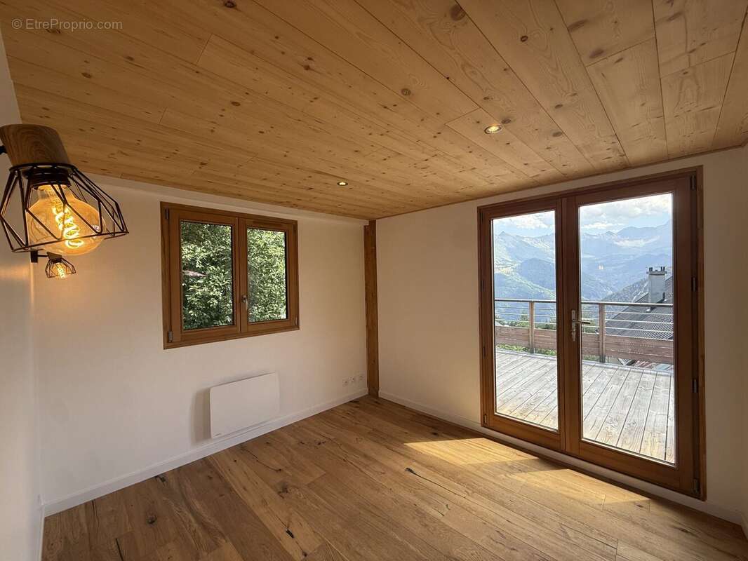 Maison 283 m² à Fontcouverte-La-Toussuire  - photo 9