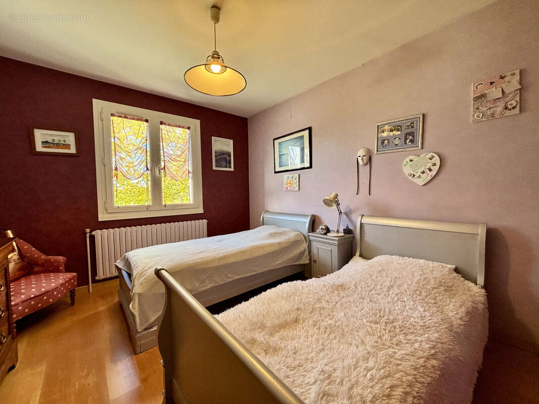 Volumes et confort pour cette maison 5 chambres à Montamisé - photo 10