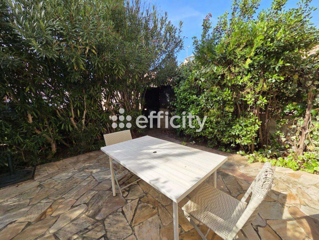 Appartement à SAINT-CYR-SUR-MER