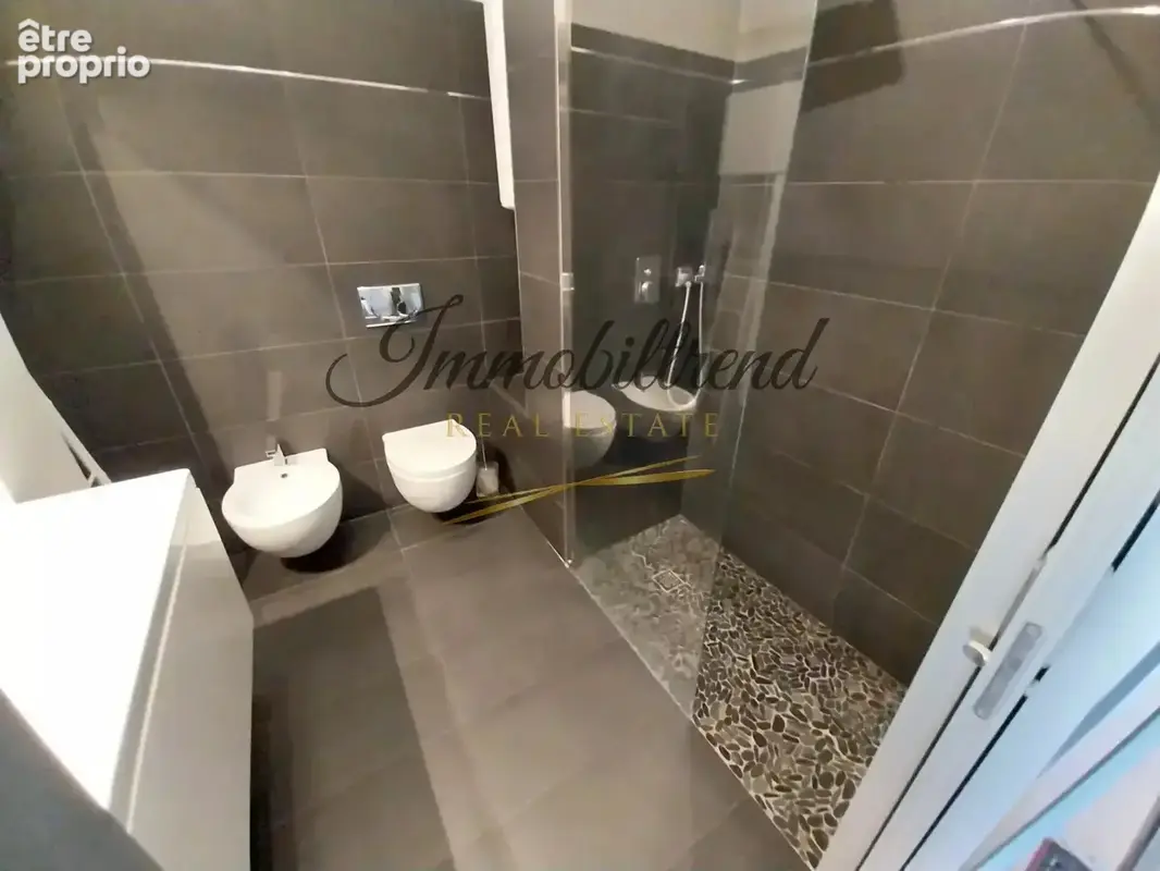 EXCLUSIVITE' !! - ROQUEBRUNE PLATEAU DU CAP MARTIN - Spacieux deux pièces traversant avec balcon, loggia, et cave - photo 15