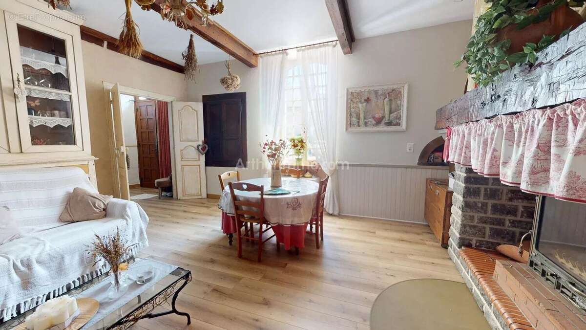 Maison à LAMARQUE-PONTACQ