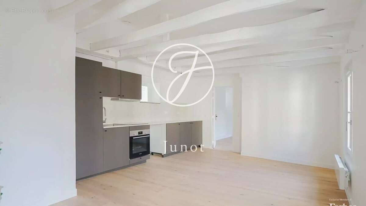 Appartement à PARIS-3E
