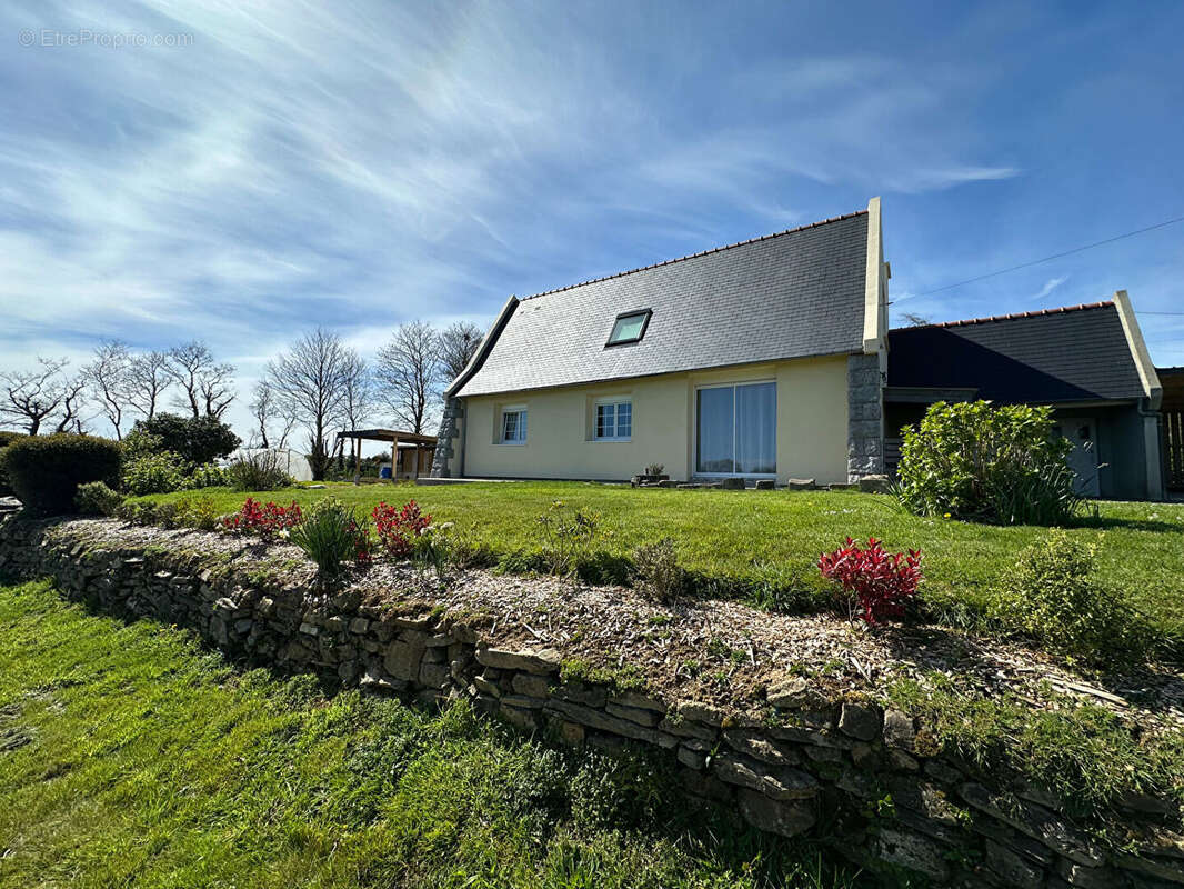 Maison à LAMPAUL-GUIMILIAU