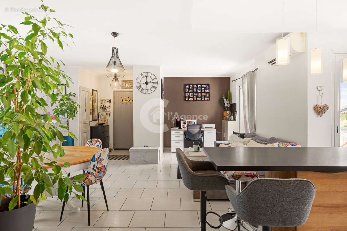 Appartement à MOUANS-SARTOUX