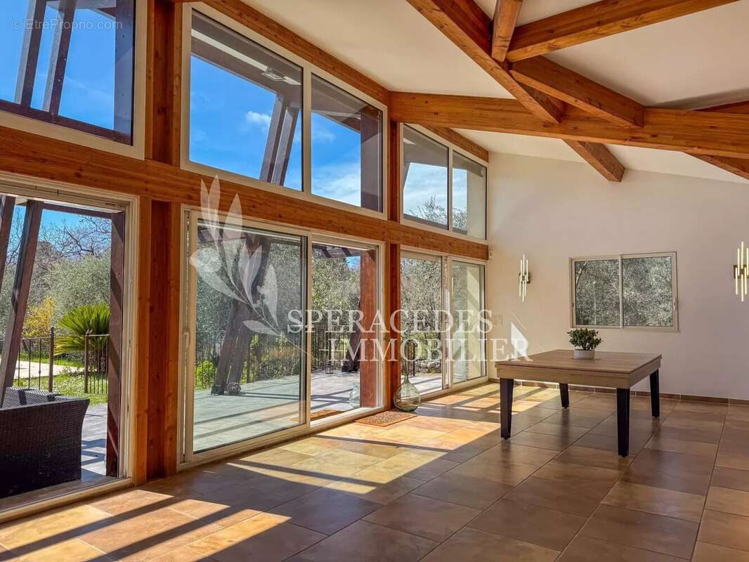 Maison à SAINT-CEZAIRE-SUR-SIAGNE