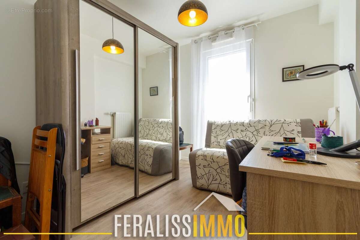 F5 impeccable avec 4 chambres à pied du RER A - photo 10