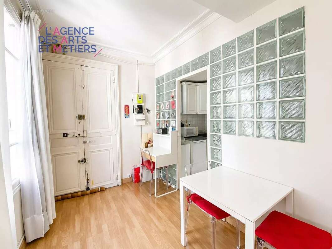 Paris 3e – Haut Marais / Arts-et-Métiers – Grand studio au calme avec ascenseur - photo 2