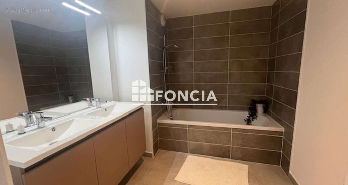 Appartement à RILLIEUX-LA-PAPE