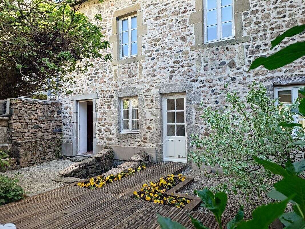 Maison à LAROCHEMILLAY