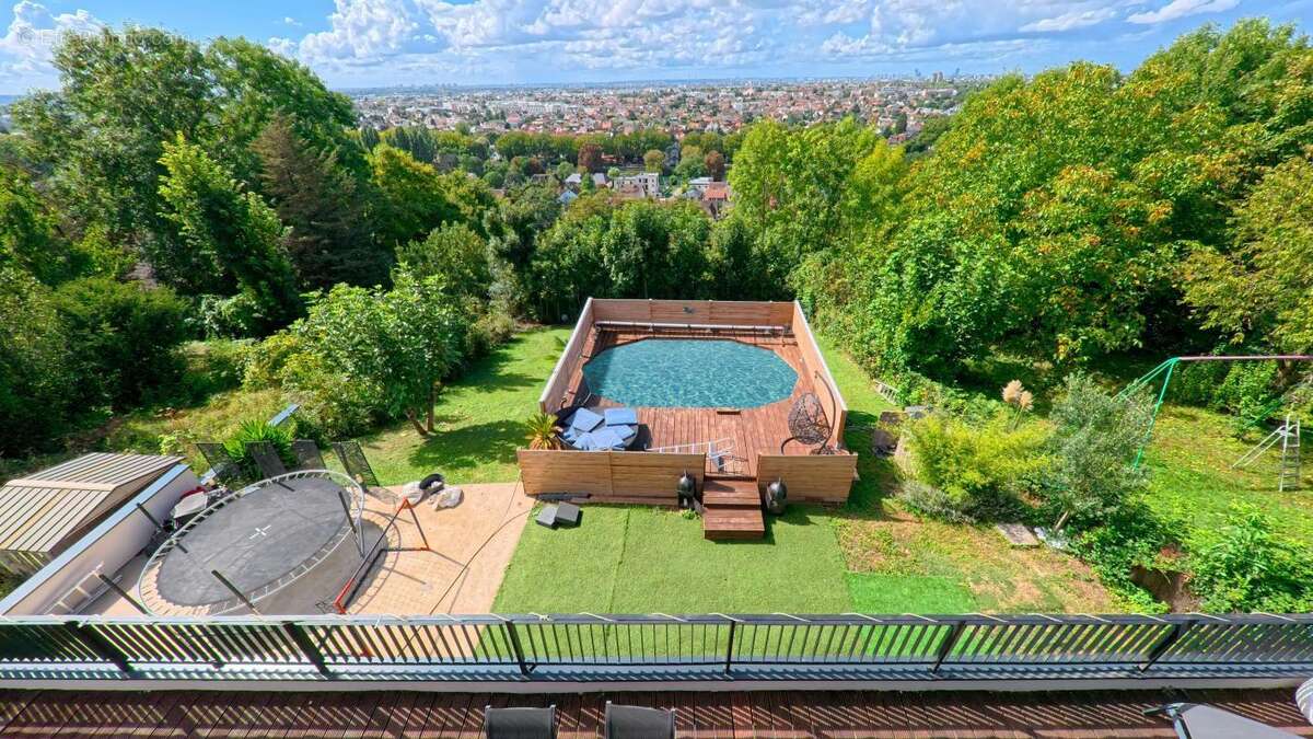 Maison à CHENNEVIERES-SUR-MARNE