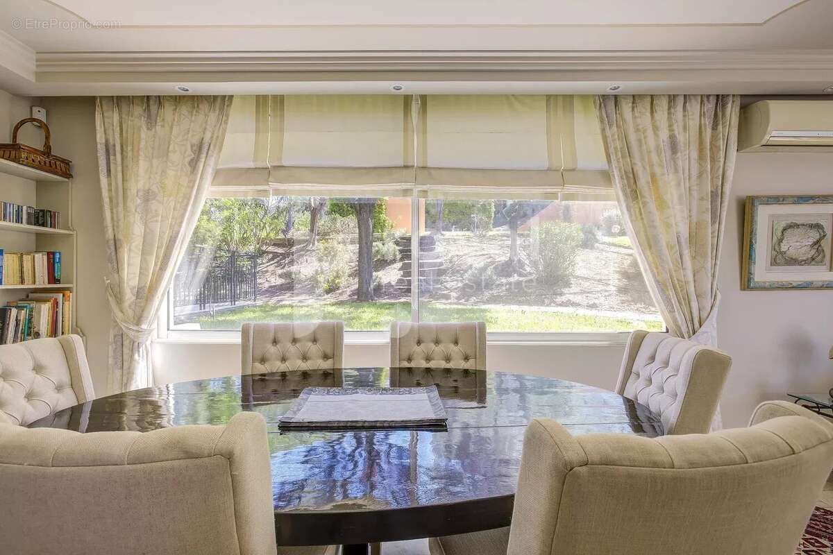 Appartement à MOUGINS