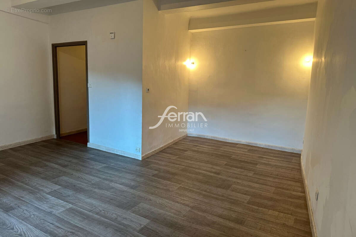Appartement à SALERNES