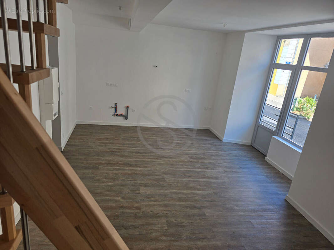 Superbe duplex rénové en plein coeur de Saint-Étienne-de-Saint-Geoirs - photo 4