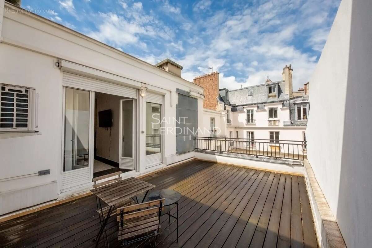 Appartement à PARIS-17E