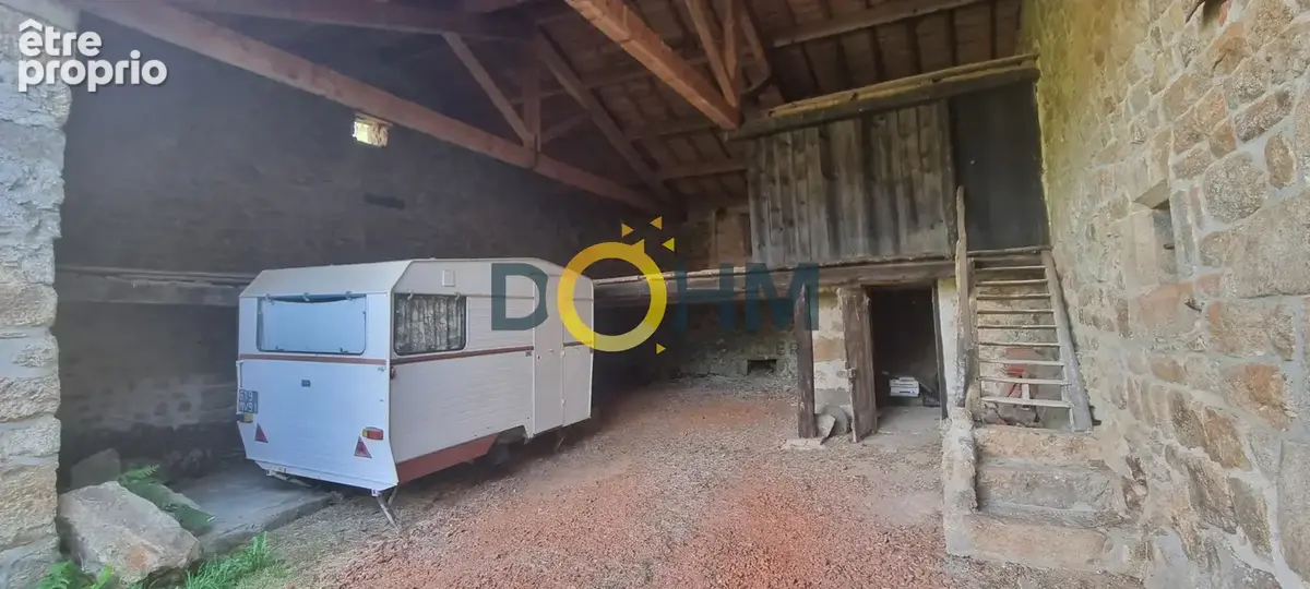 Corps de ferme à rénover avec fort potentiel d'agrandissement, hangar et jardin arboré à Usson-en-Forez - photo 10