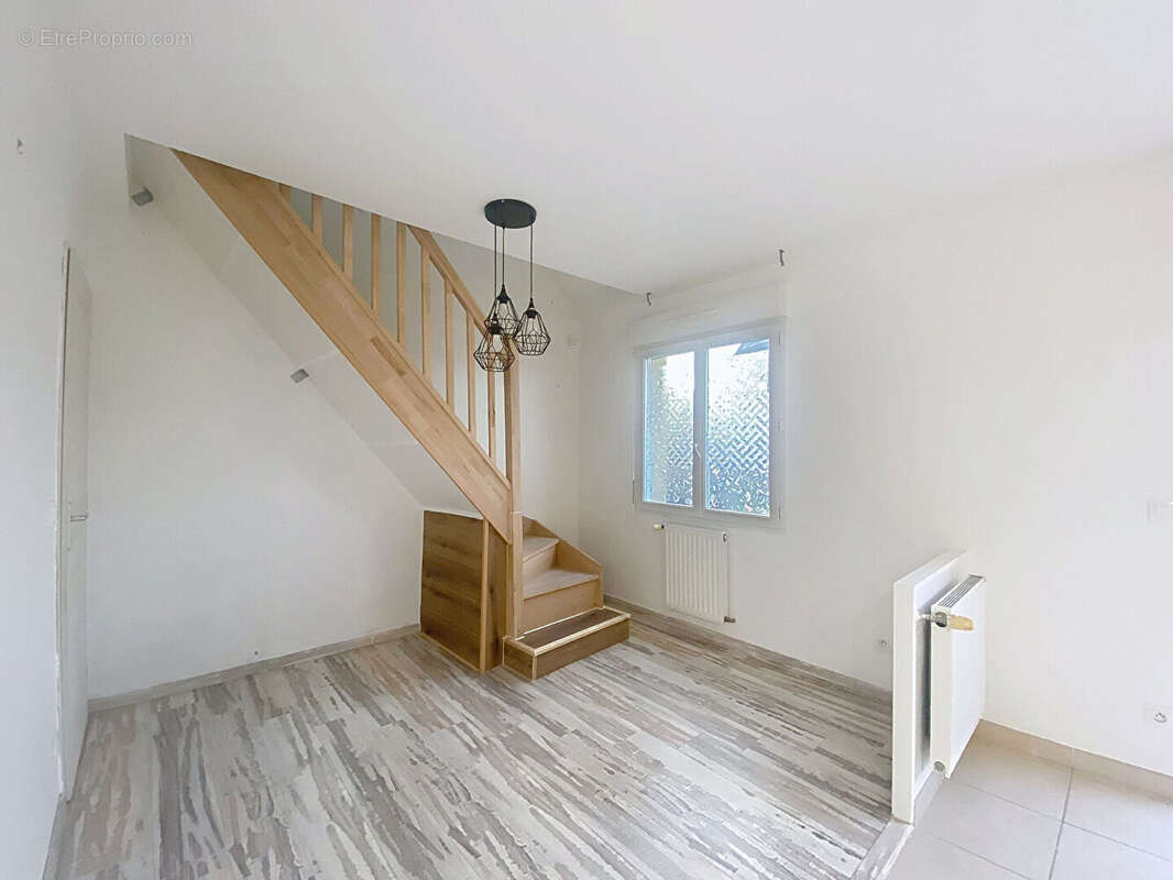 Maison à SAINT-LYE-LA-FORET