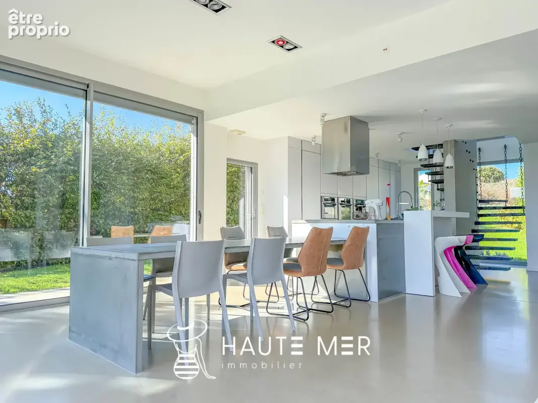 CHÊNE - Maison contemporaine lovée dans un écrin de verdure - photo 3