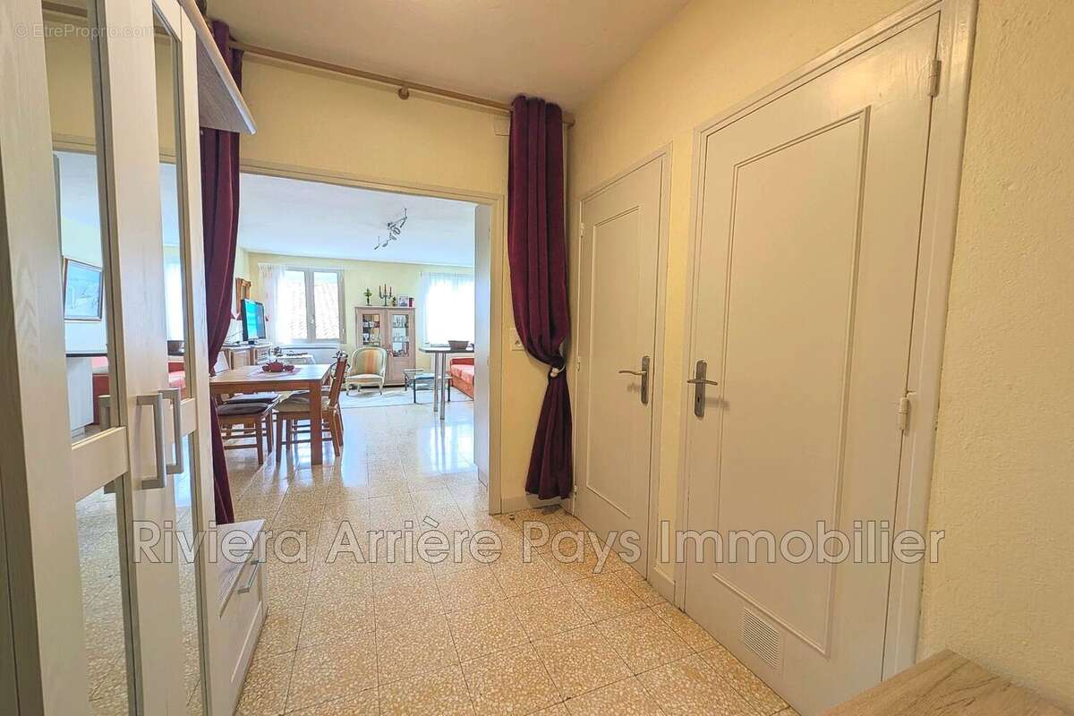 Appartement à PUGET-THENIERS