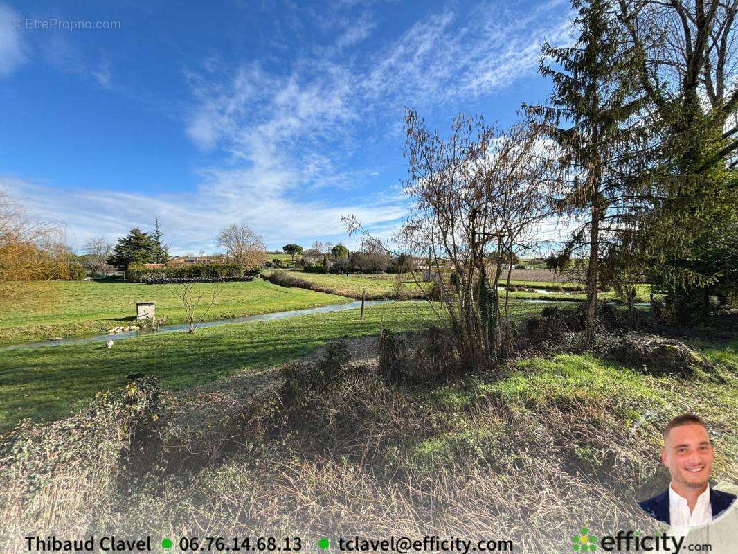 Maison à VILLEBOIS-LAVALETTE