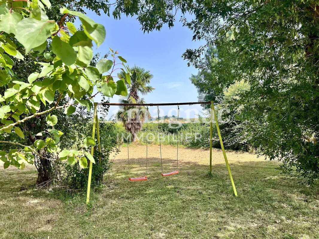 Maison à VIC-FEZENSAC