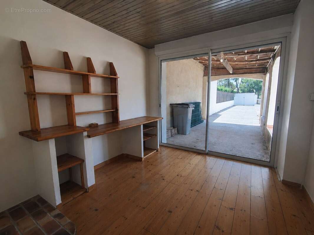 PEZENAS centre  Plain-pied rénové avec jardin arboré - photo 12