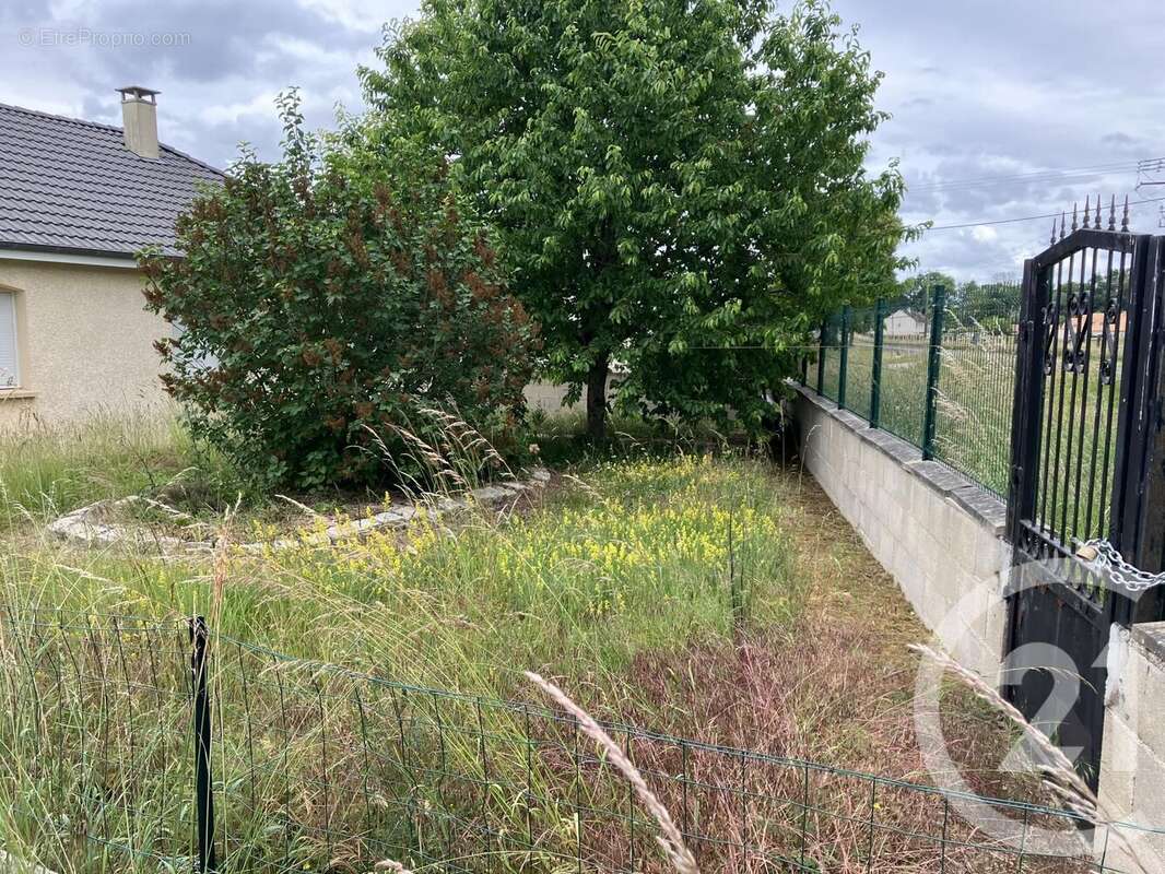 Maison à MONCETZ-LONGEVAS