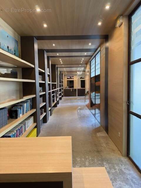 Commerce à FONTAINE-DE-VAUCLUSE