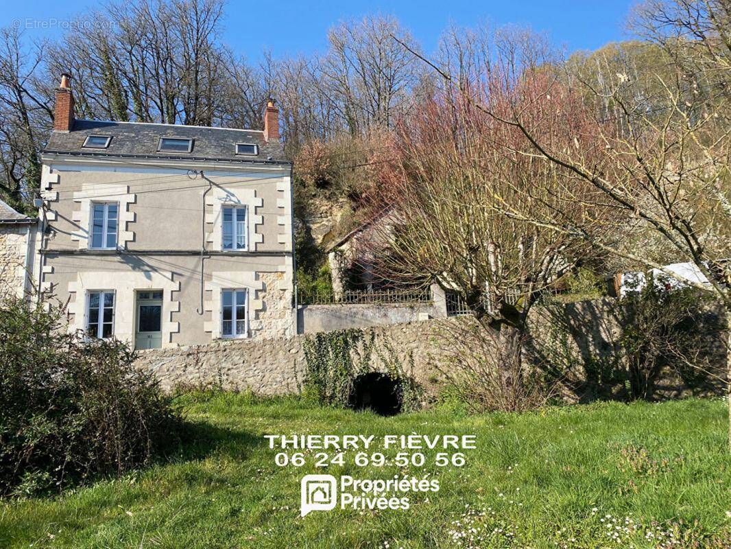 Maison à VILLAINES-LES-ROCHERS