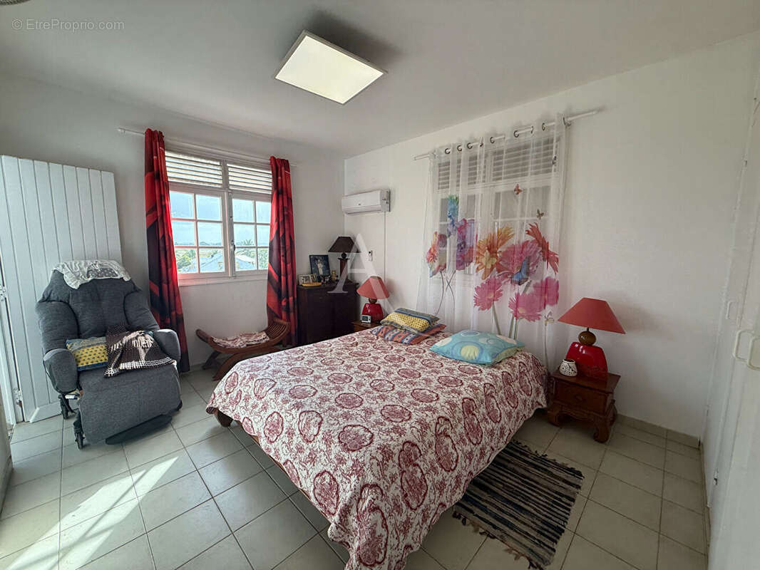 Maison au calme à Saint-François Fort potentiel locatif - photo 5