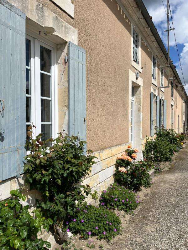 Maison à BAIGNES-SAINTE-RADEGONDE