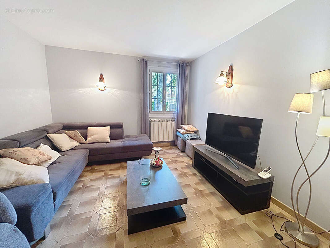 MORRIERES LES AVIGNON - Maison 115m², 4 ch dont 1 suite, garage et jardin clos - photo 4