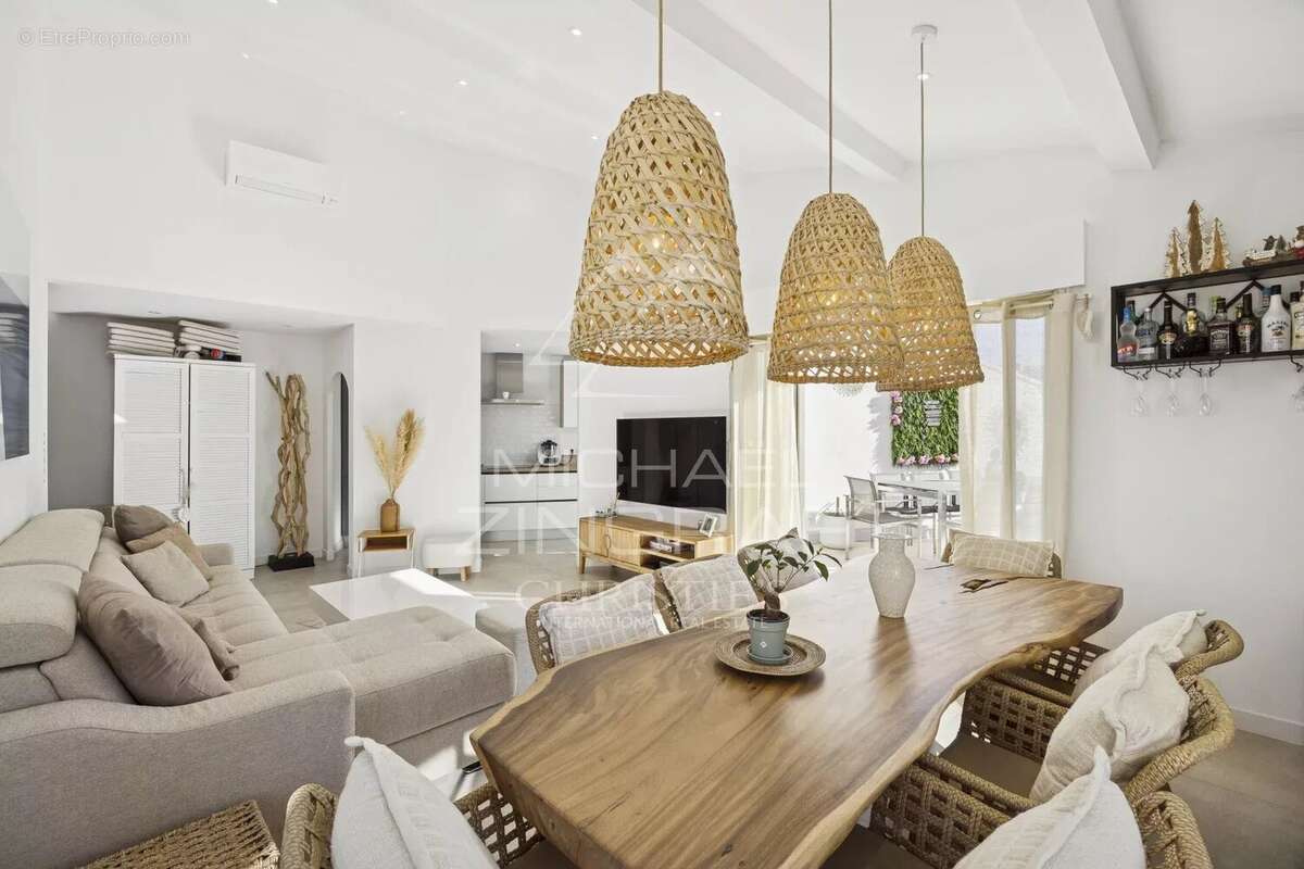 Appartement à MANDELIEU-LA-NAPOULE