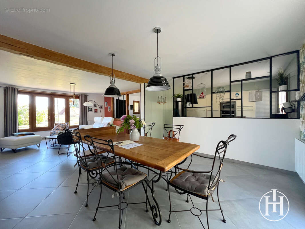 Maison à LA GROUTTE