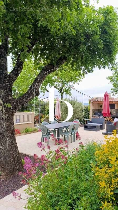 Maison à SAINT-JUST-ET-VACQUIERES