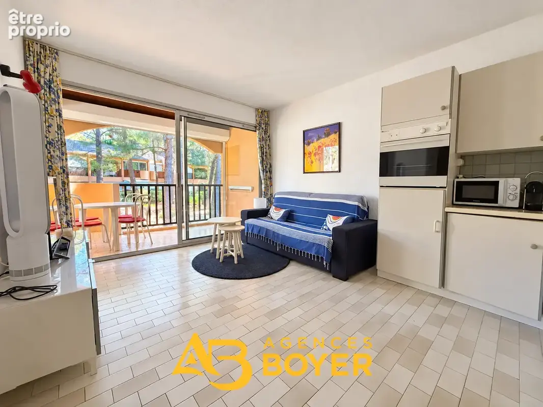 Studio avec terrasse, piscine et parking à Sanary-sur-Mer, limite Bandol, proche plage - photo 4