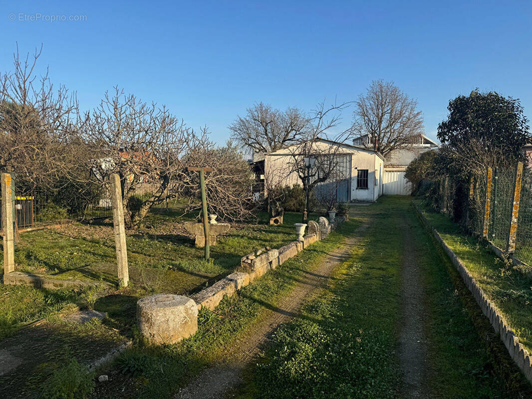 Commerce à BEAUZELLE