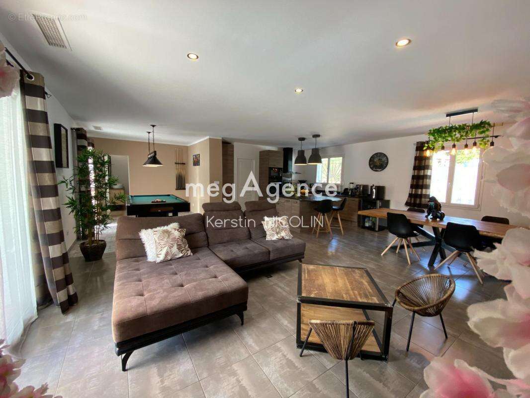 Maison à MEOUNES-LES-MONTRIEUX