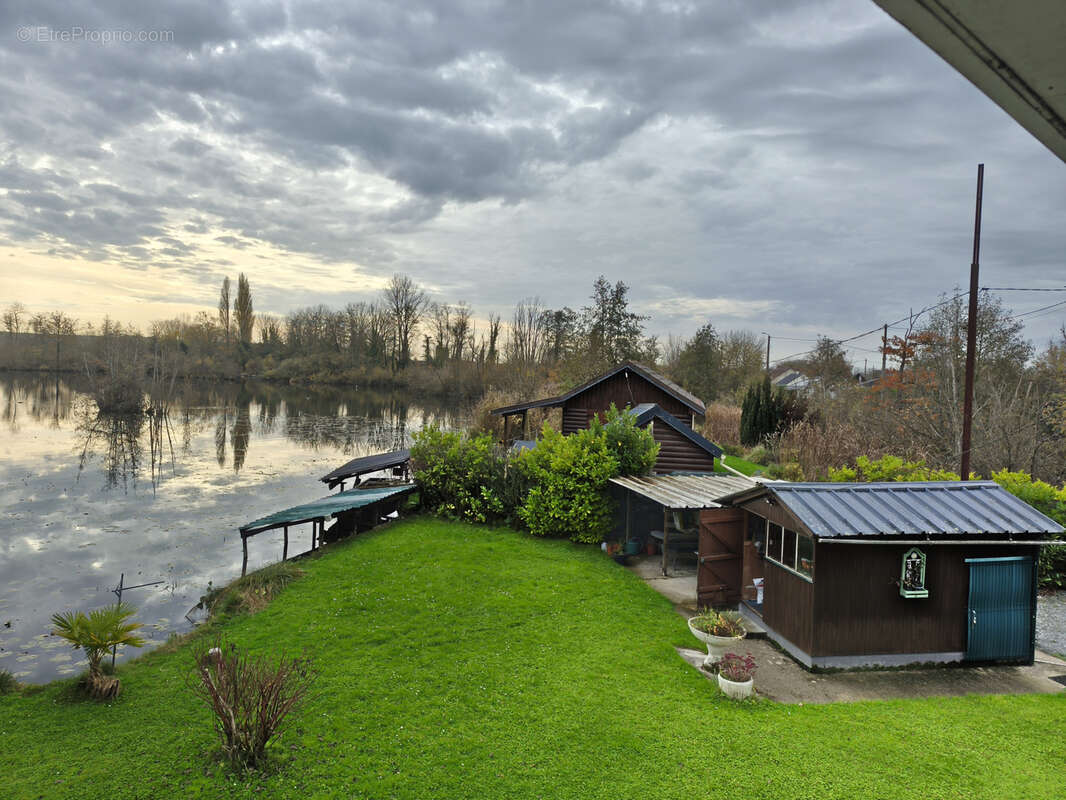 Maison à LA NEUVILLE-LES-BRAY