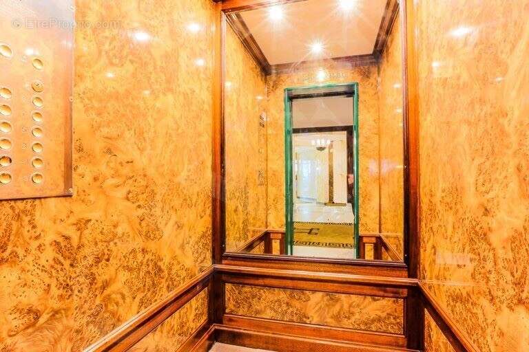 Appartement à PARIS-8E