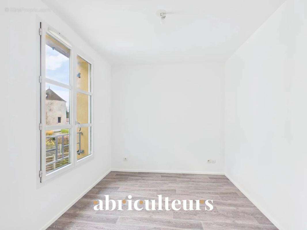 Appartement T4 traversant de 3 chambres – Lumineux et spacieux dans une résidence de standing à Survilliers - photo 13