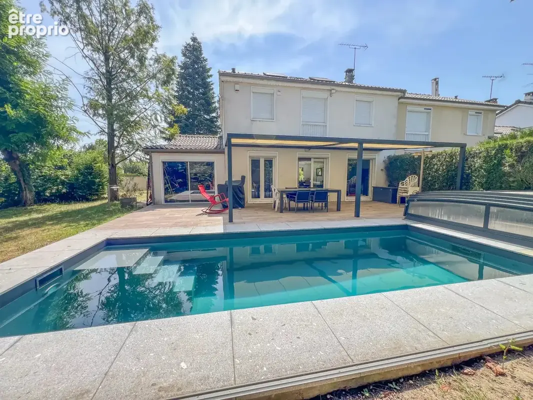Maison à LE MESNIL-SAINT-DENIS