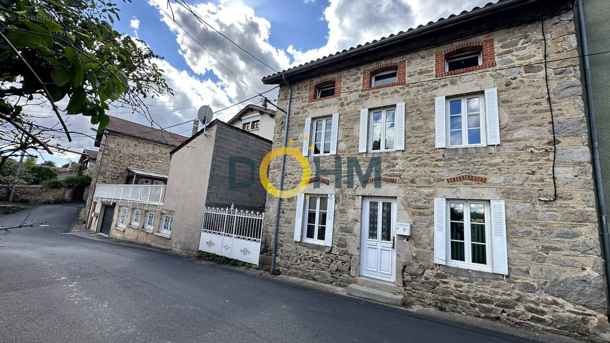 Maison à CHAMPAGNAC-LE-VIEUX