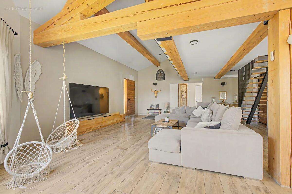 Superbe bastide de 217 m² avec piscine à Grambois - photo 3