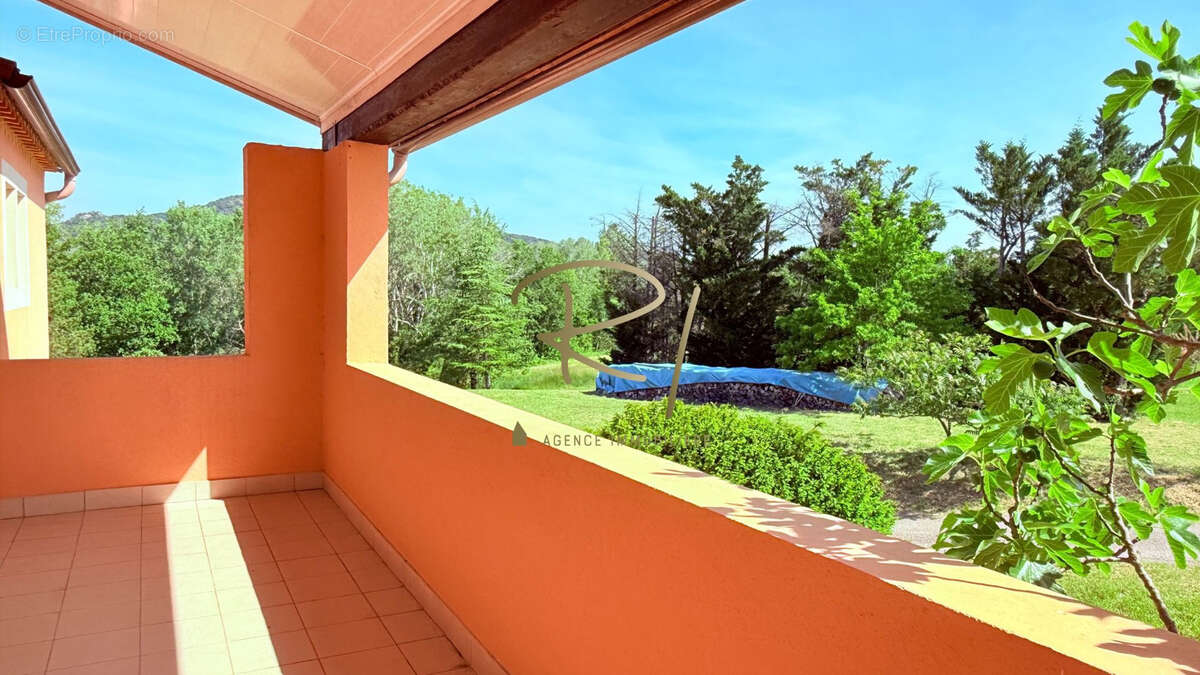 Maison à SAINT-SAUVEUR-DE-CRUZIERES